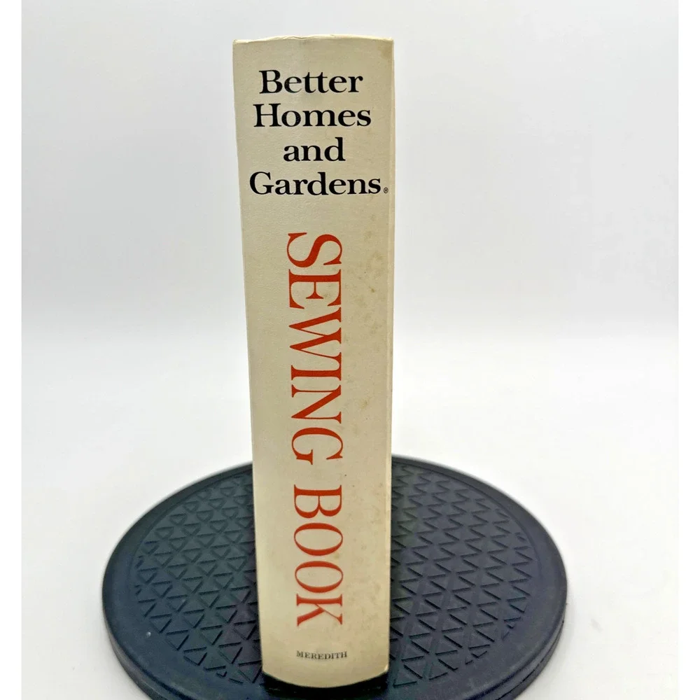 Vintage 1970 Better Homes & Gardens Sewing Book 5 Ring Binder